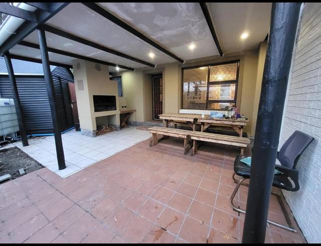 2 BEDROOM TOWNHOUSE FOR SALE IN LORRAINE